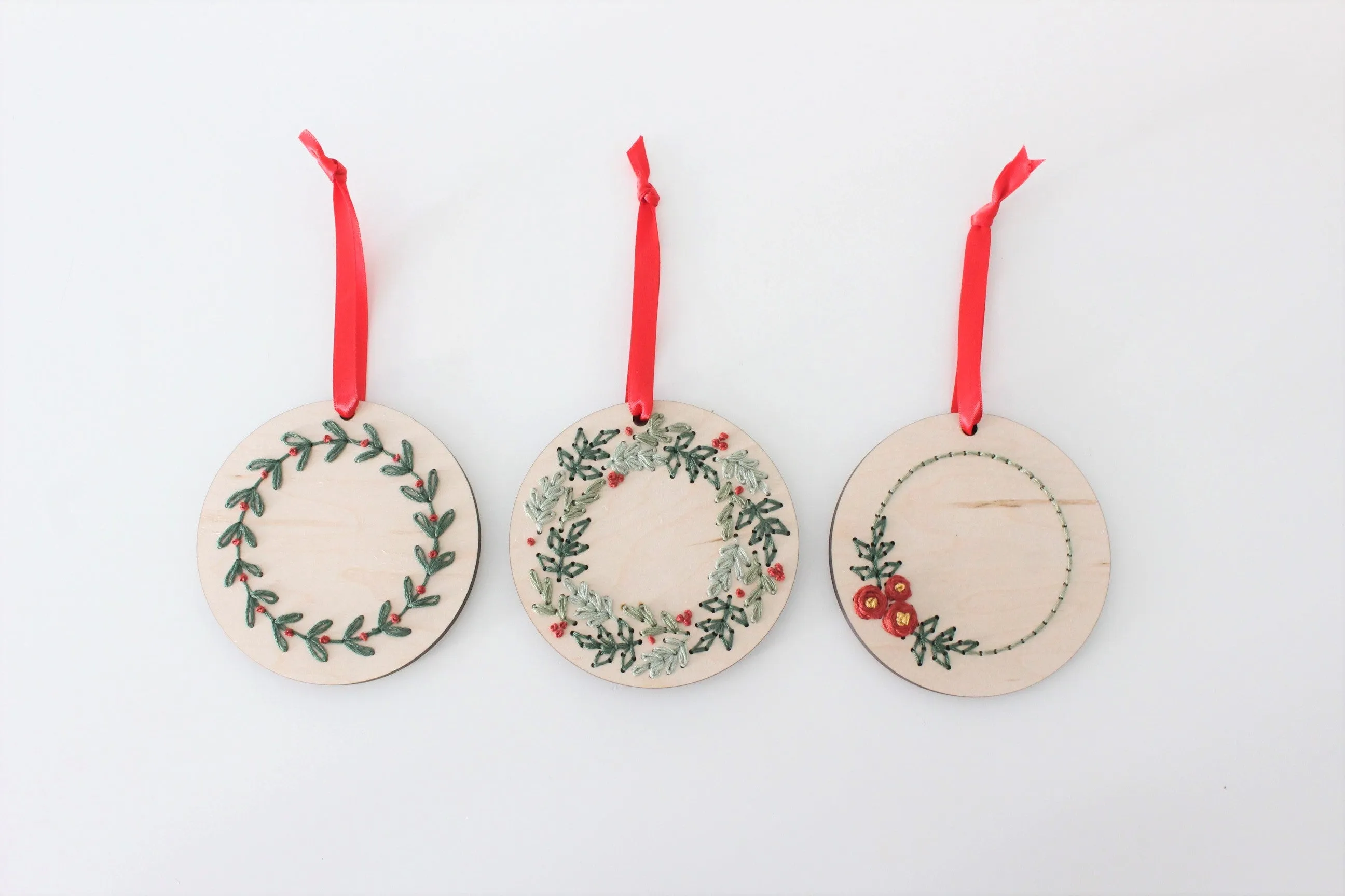 4" WOOD EMBROIDERY ORNAMENTS - WREATHS