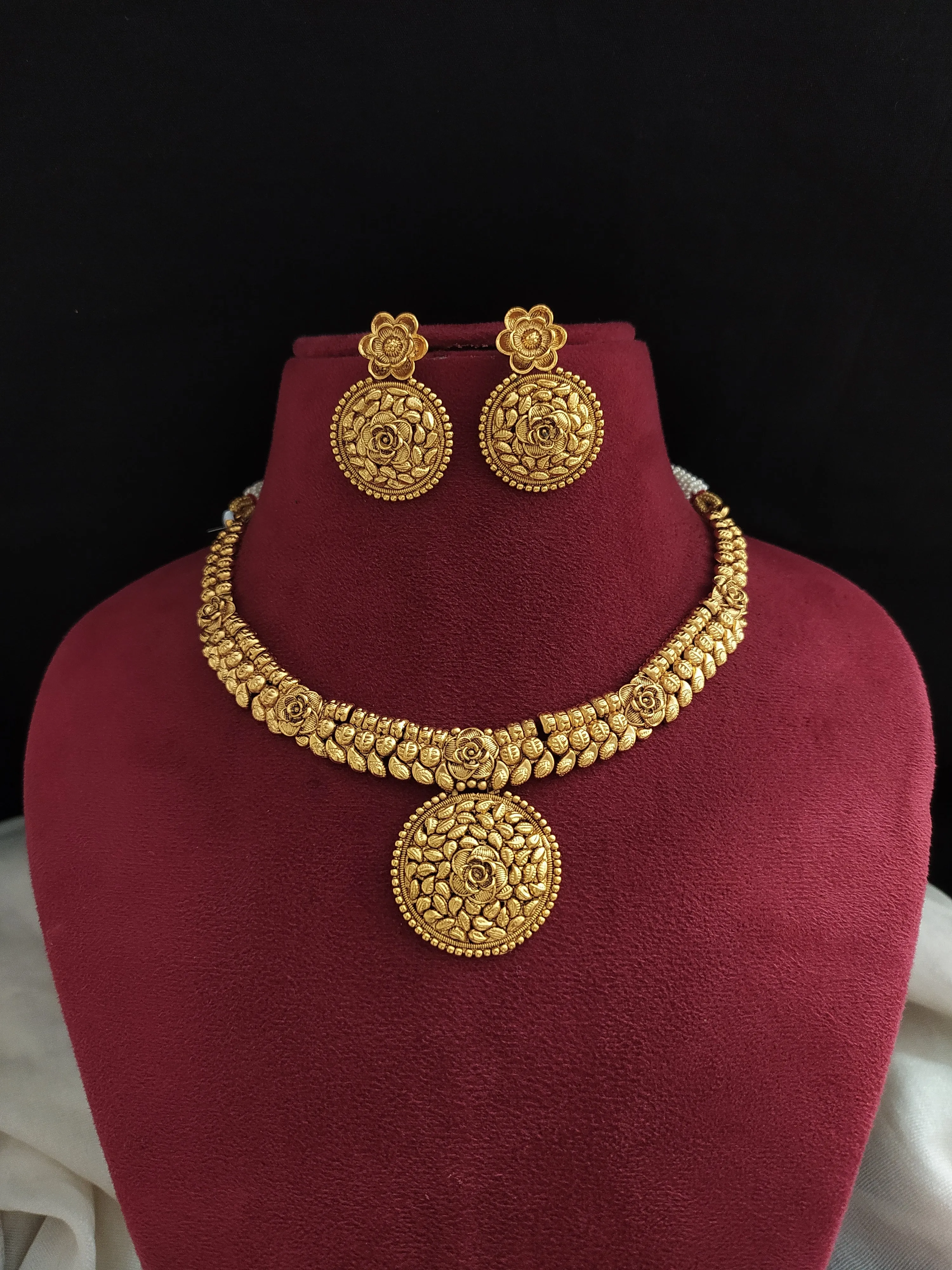 Floral-Designed Plain Gold Necklace Set with Matching Earrings