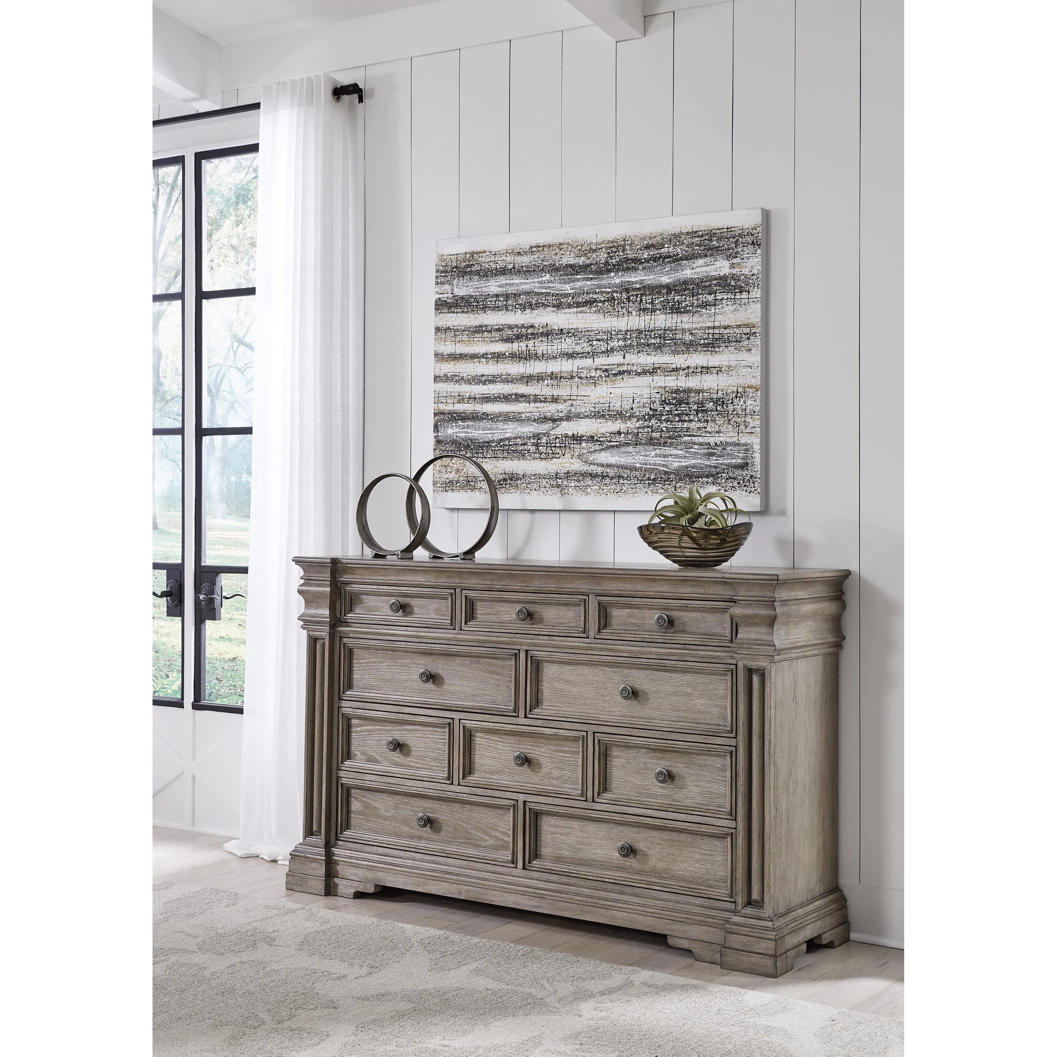 Signature Design by Ashley Blairhurst 10-Drawer Dresser B916-31